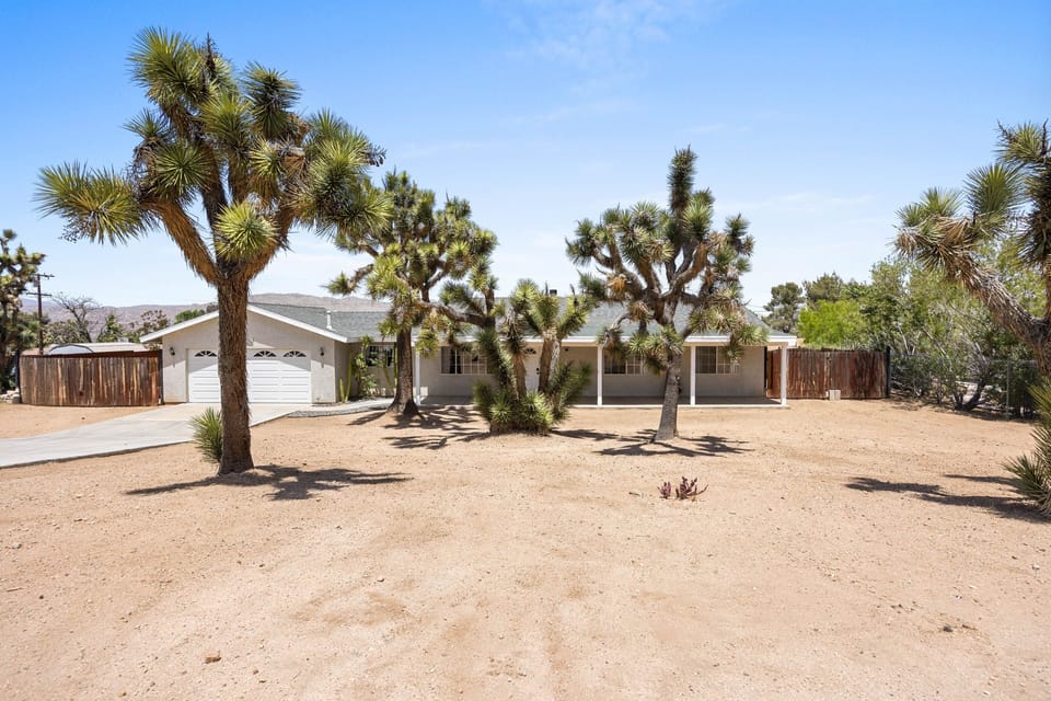 House, 3 Bedrooms | Property grounds