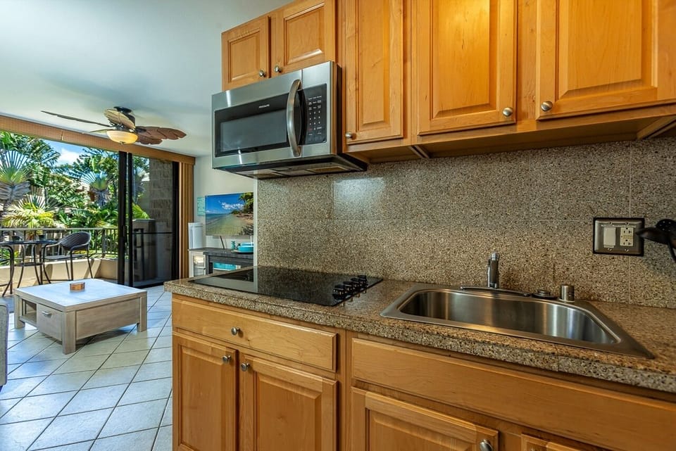 Condo, 1 Bedroom | Private kitchen | Fridge, oven, coffee/tea maker, toaster