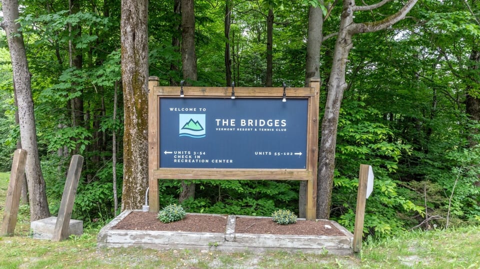 Condo, 2 Bedrooms | Property grounds