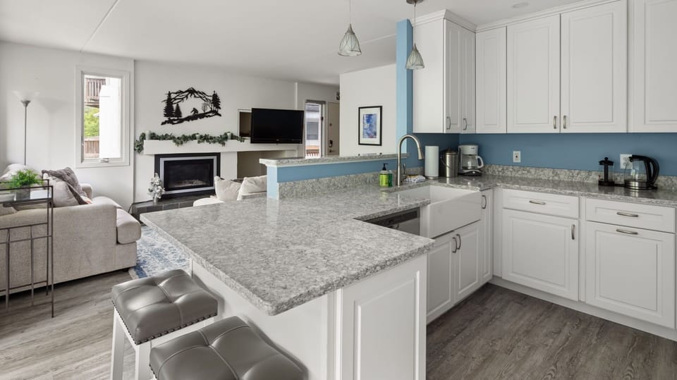 Condo, 2 Bedrooms | Private kitchen | Fridge, oven, coffee/tea maker, electric kettle