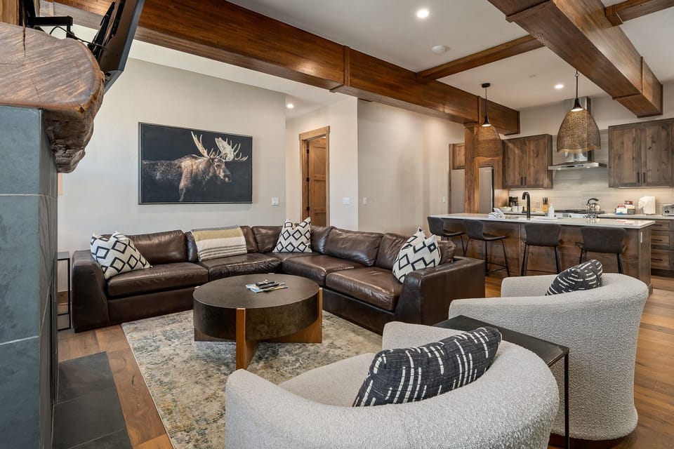 Condo, 3 Bedrooms | Living area | Smart TV