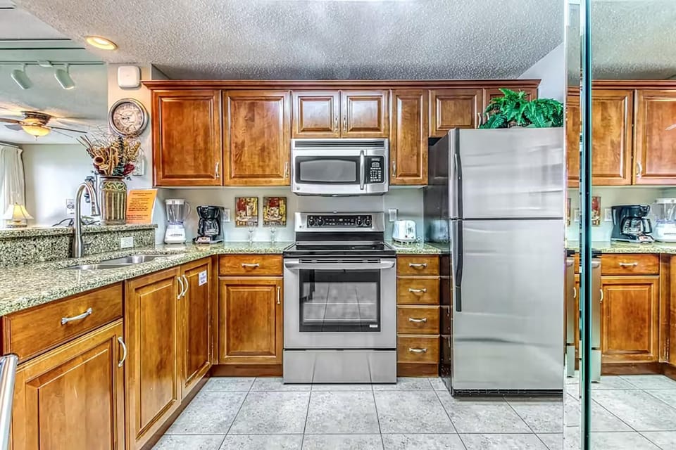 Condo, Multiple Beds (Sterling Sands 103) | Private kitchen | Oven, toaster