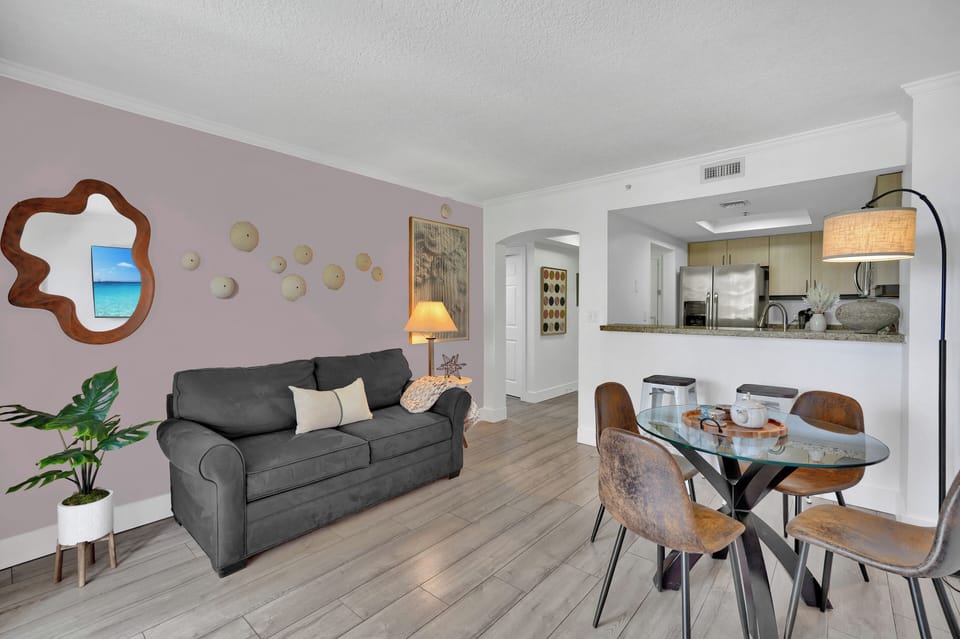 Comfort Apartment, 1 King Bed with Sofa bed, Balcony, City View | Living area
