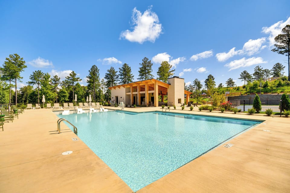 Lakeside Reserve | Community Amenities | Seasonal Outdoor Pool