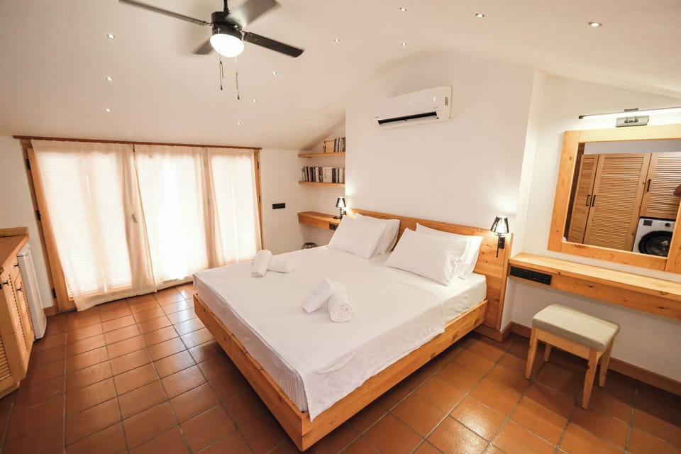 Panoramic Room | Minibar, desk, laptop workspace, free WiFi