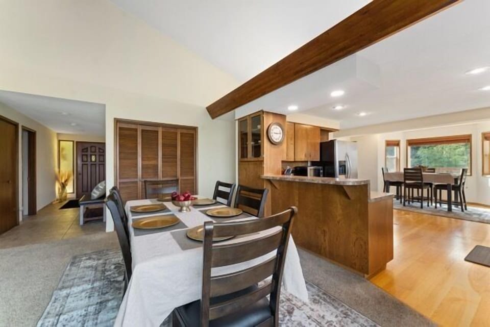 Dinning area for a cozy family dinner