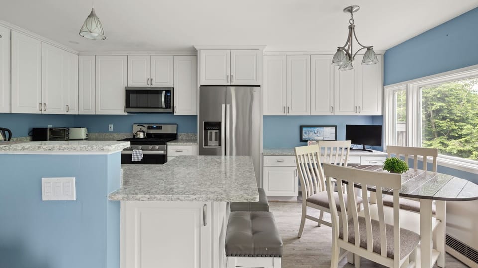 Open Kitchen, Dining, Living Area, makes gatherings easy