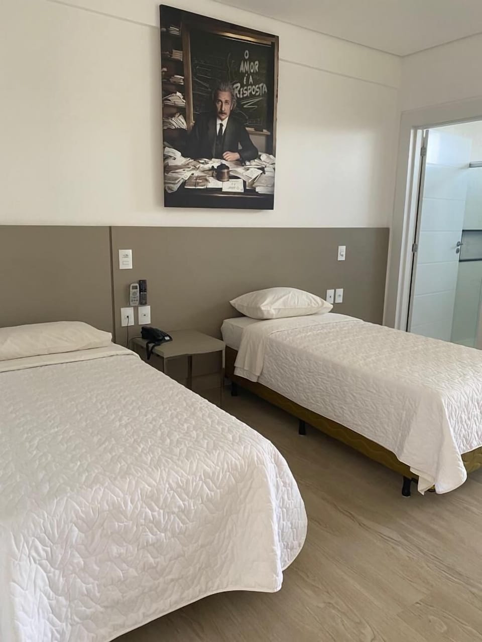 Classic Triple Room | Desk, laptop workspace, free WiFi, bed sheets