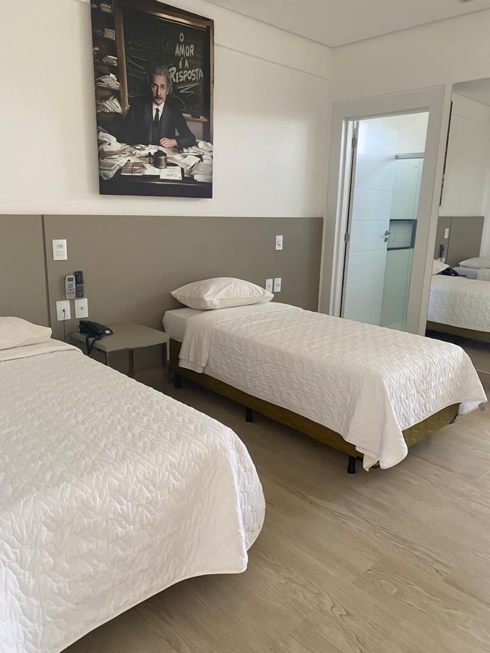 Classic Triple Room | Desk, laptop workspace, free WiFi, bed sheets