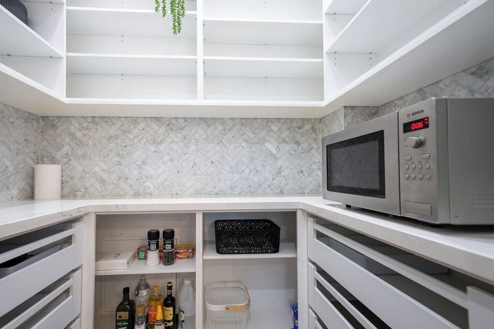 Organise your food on this pantry.