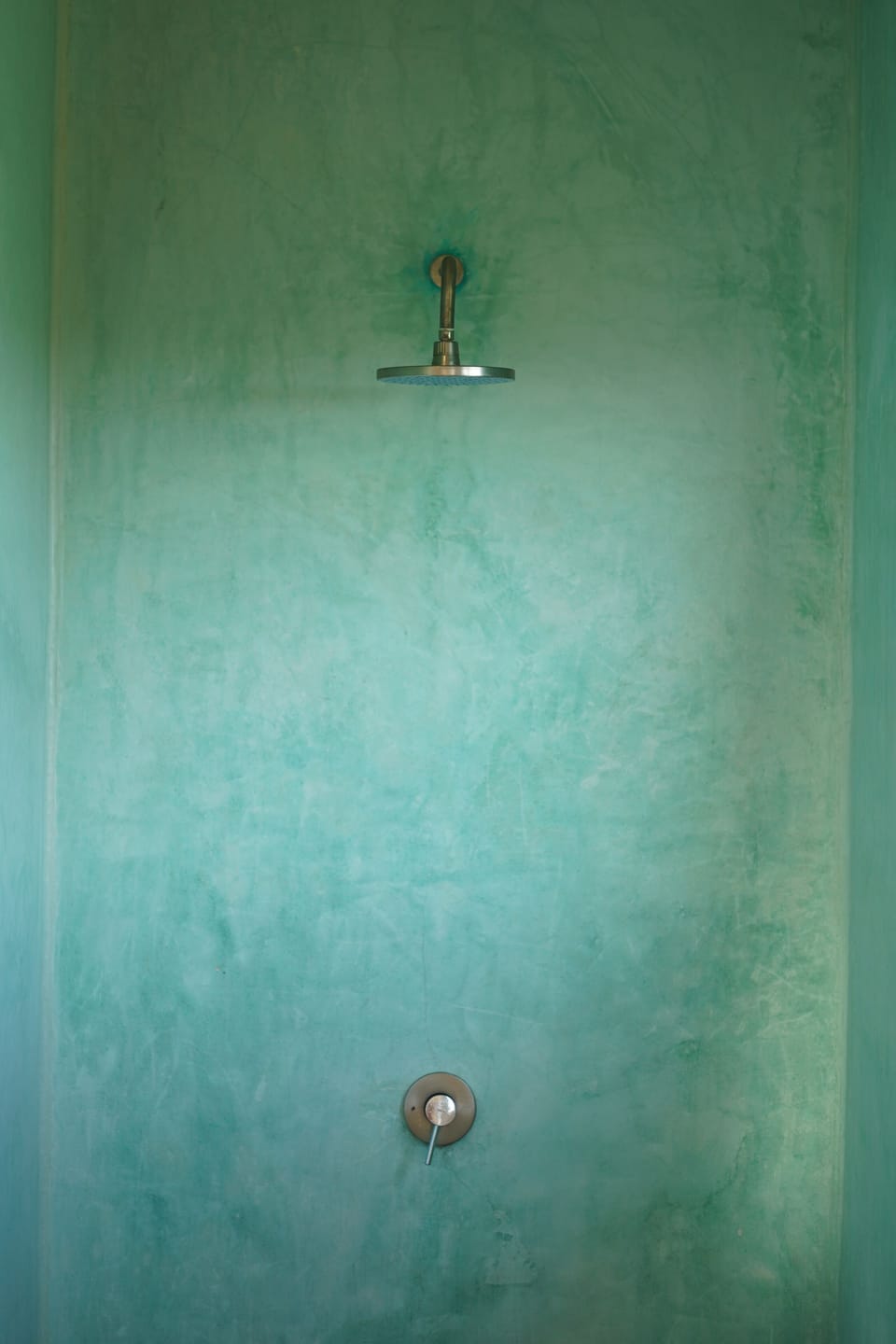 Penthouse | Bathroom | Shower, towels, soap, shampoo