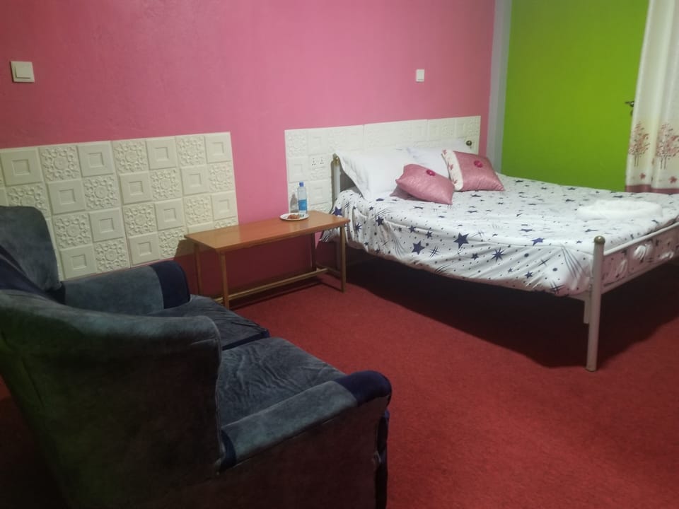 Desk, laptop workspace, WiFi (free)