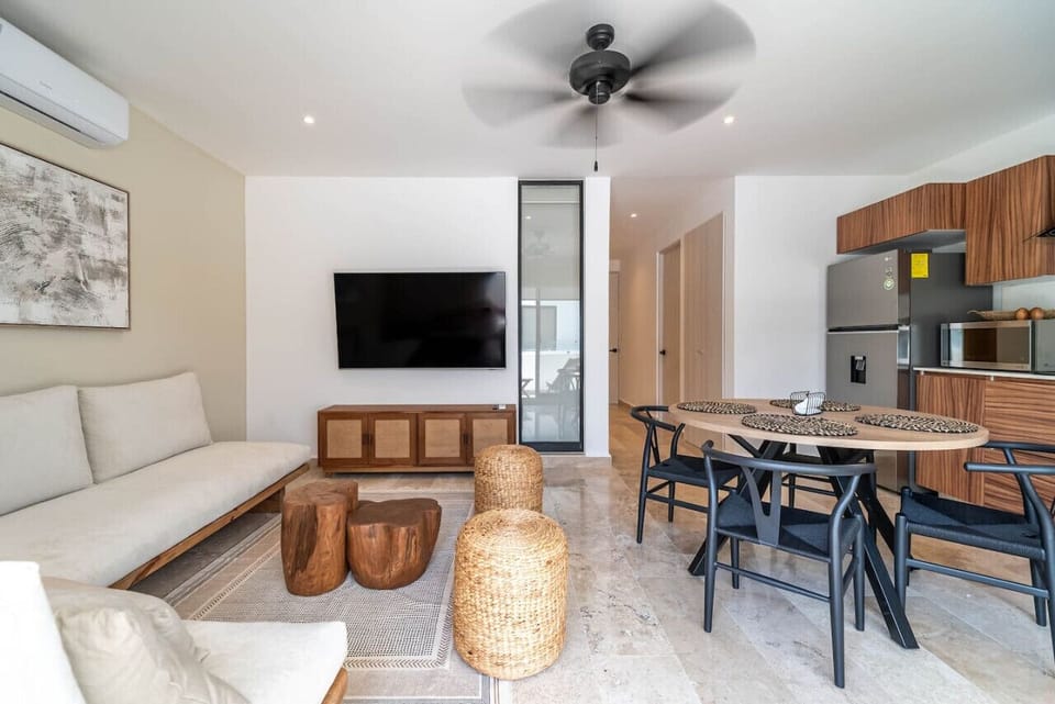 Cozy dining area, ideal for a quiet breakfast or dinner