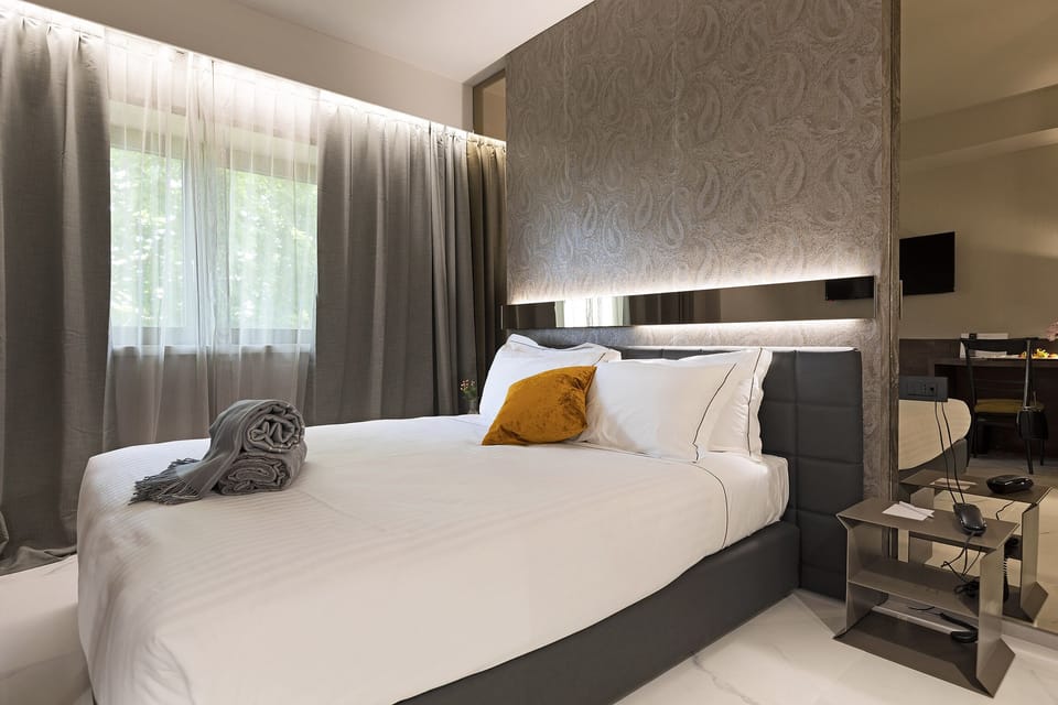 Down comforters, minibar, in-room safe, desk