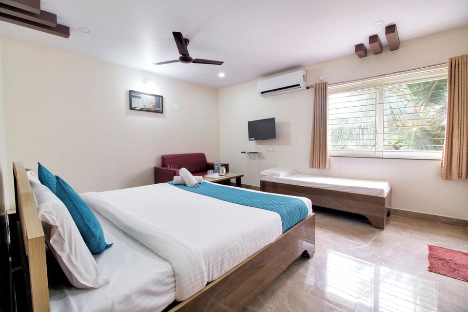 Premium Double Room | Desk, blackout drapes, free WiFi