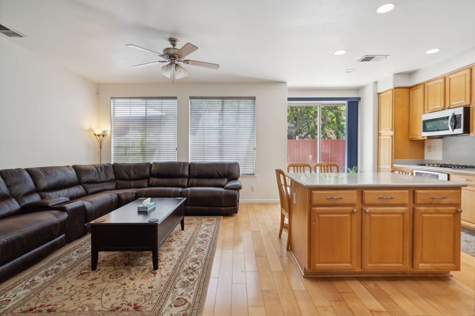 Indoors, Furniture, Living Room, Table, Home Decor