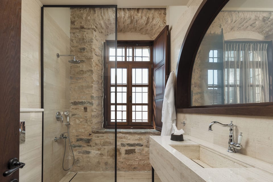 Premium Suite, Fireplace | Bathroom | Designer toiletries, hair dryer, bathrobes, slippers