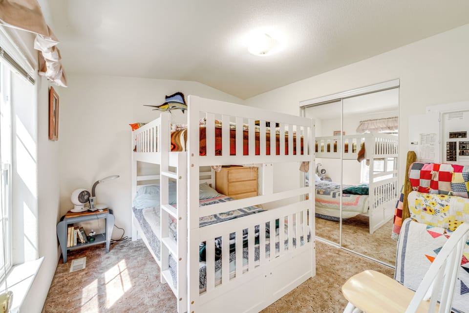 Bedroom | Full Bunk Bed | Linens Provided
