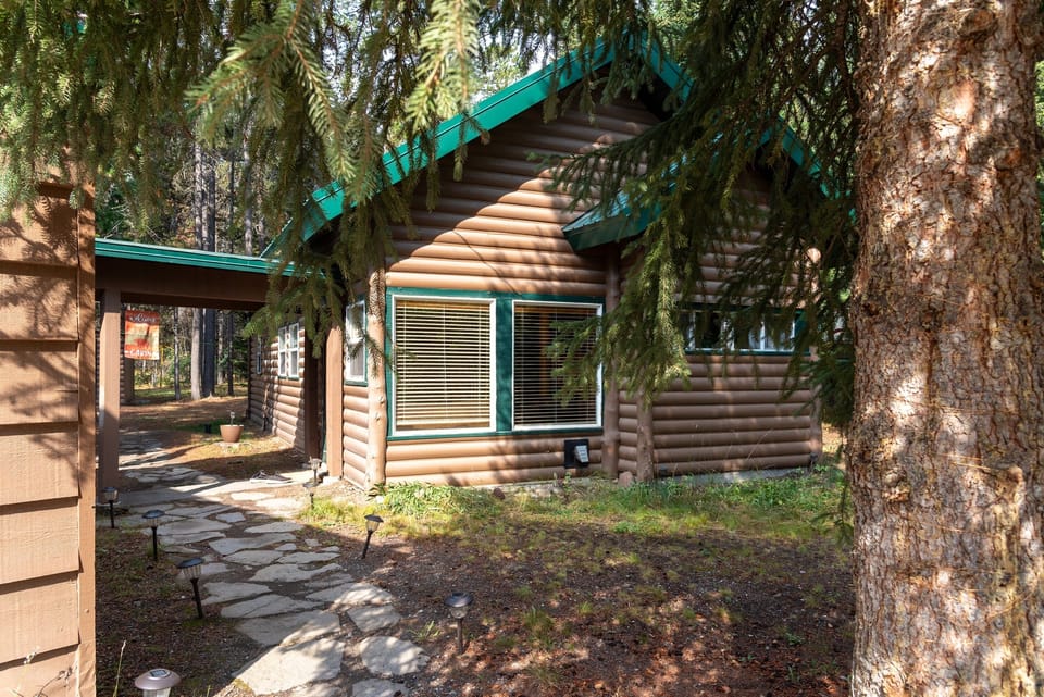 Welcome to Evergreen Escape