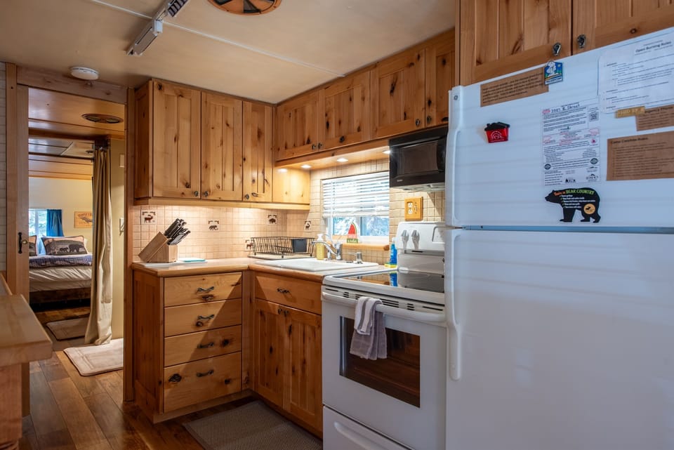 Kitchen with all the basics and more