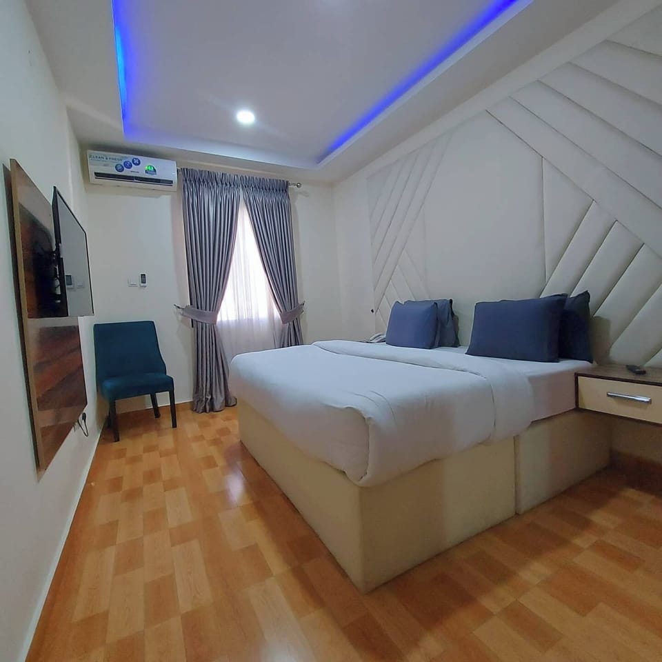 Family Room, Balcony, City View | Desk, laptop workspace, free WiFi