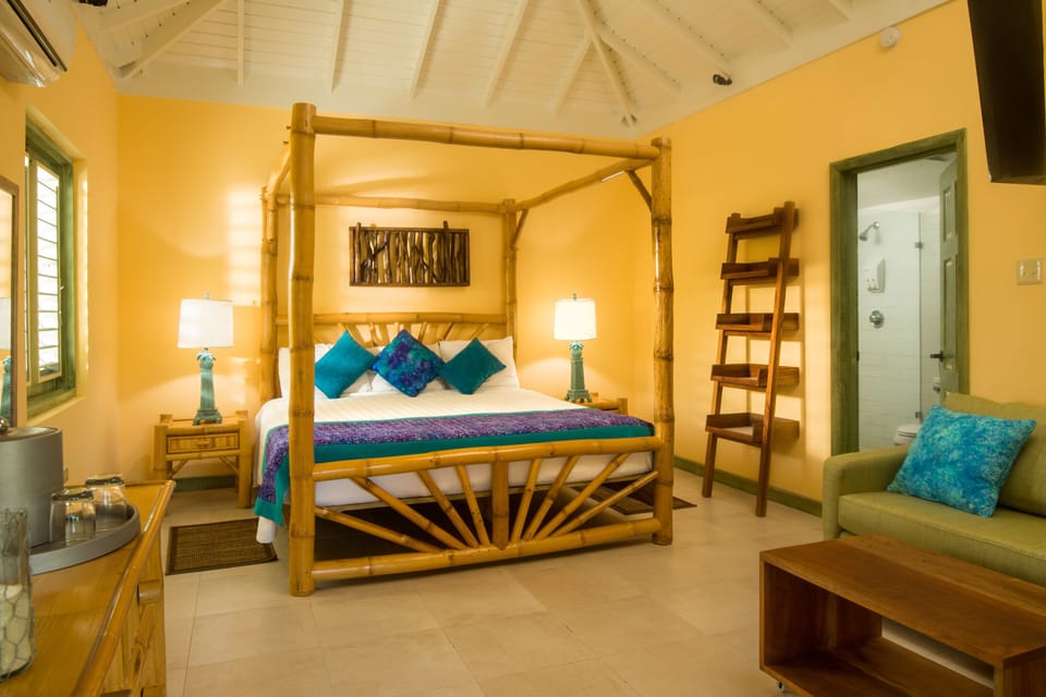 Premium Room | In-room safe, iron/ironing board (on request), bed sheets