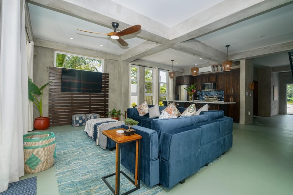 Conmigo Villas South - Oceanfront 3 Bedroom Condo w/ Pool (4054)