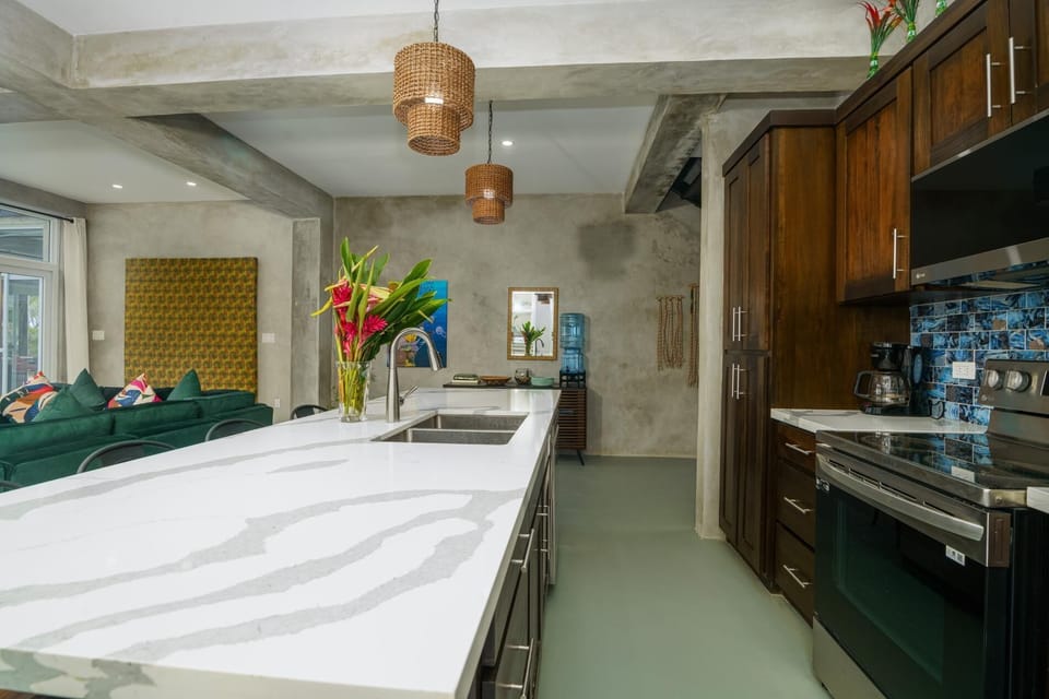 Conmigo Villas North - Beachfront 3 Bedroom Condo w/ Pool (4106)