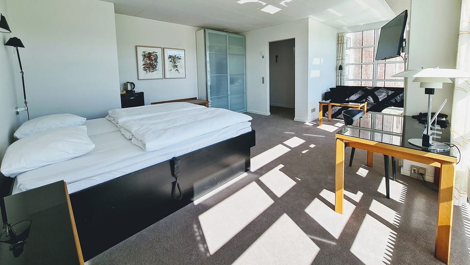 Junior Room | Hypo-allergenic bedding, in-room safe, desk, free WiFi