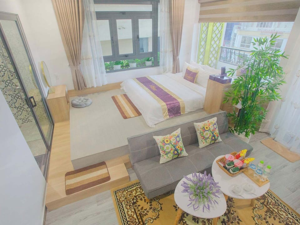 Signature Suite, City View | Desk, laptop workspace, soundproofing, iron/ironing board