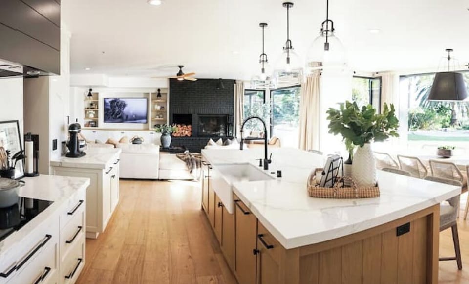 KITCHEN WITH MIELE APPLIANCES