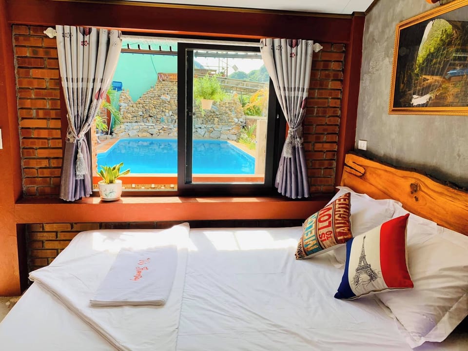 Deluxe Double Room, Pool View | Individually decorated, desk, blackout drapes, soundproofing