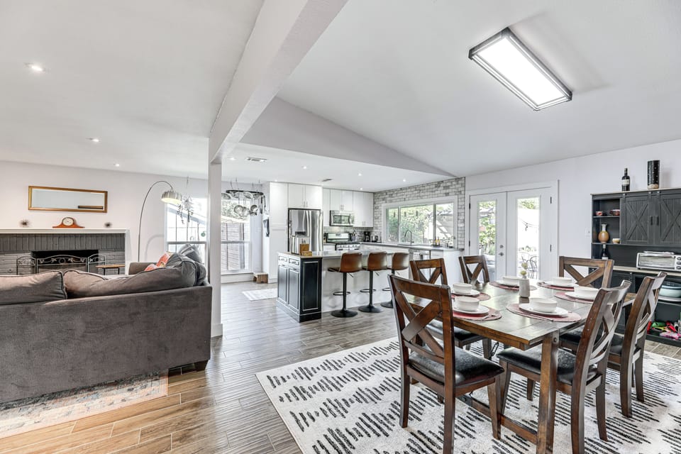 Interior | Central Heating & A/C | Free WiFi