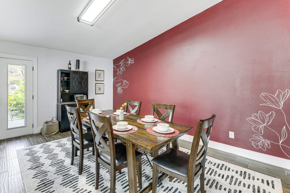 Dining Area | Dishware/Flatware | Trash Bags/Paper Towels