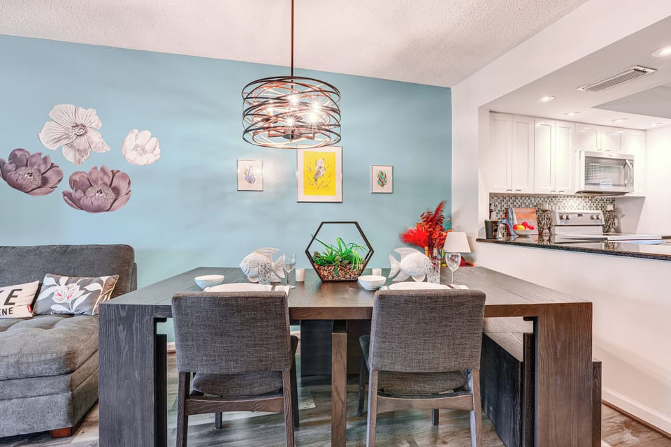 Dining Area | Dishware/Flatware