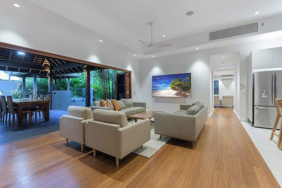 Relax in comfort in the airy, light-filled living space