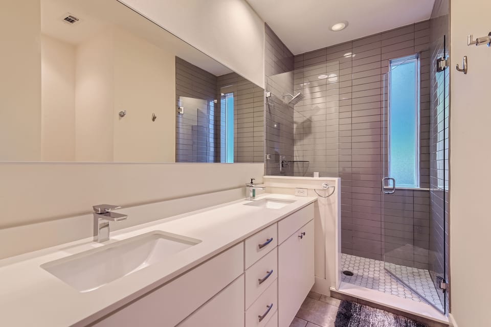 House, 2 Bedrooms (254896) | Bathroom | Free toiletries, hair dryer