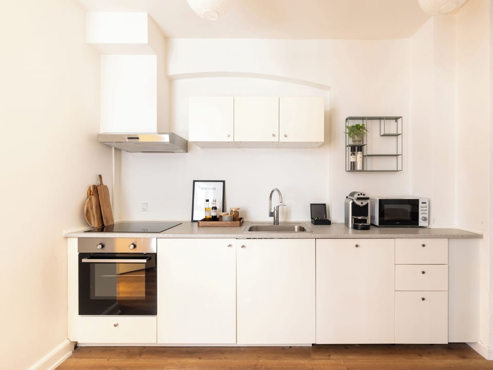Apartment, 5 Bedrooms, City View | Interior