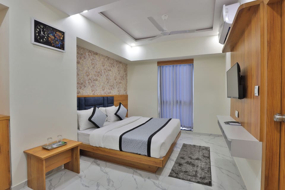 Superior Double Room | Hypo-allergenic bedding, desk, rollaway beds, free WiFi