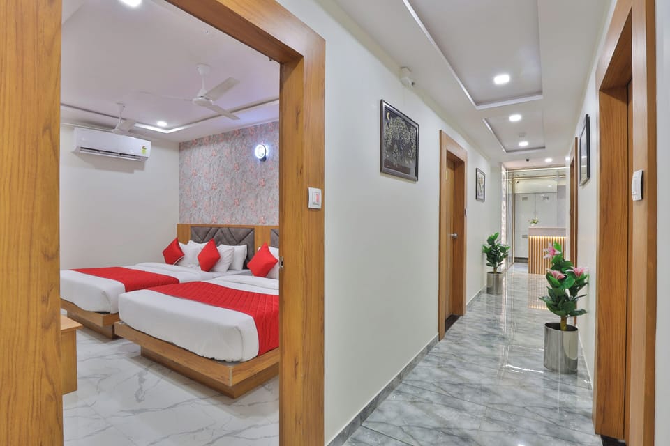 Deluxe Quadruple Room | Hypo-allergenic bedding, desk, rollaway beds, free WiFi