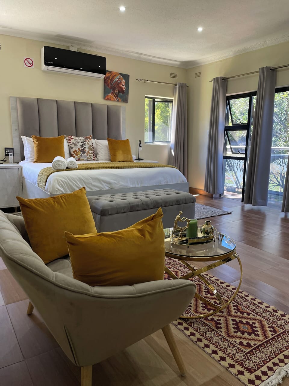 Comfort Villa, Mixed Dorm, Pool View, Poolside | Desk, iron/ironing board, free WiFi