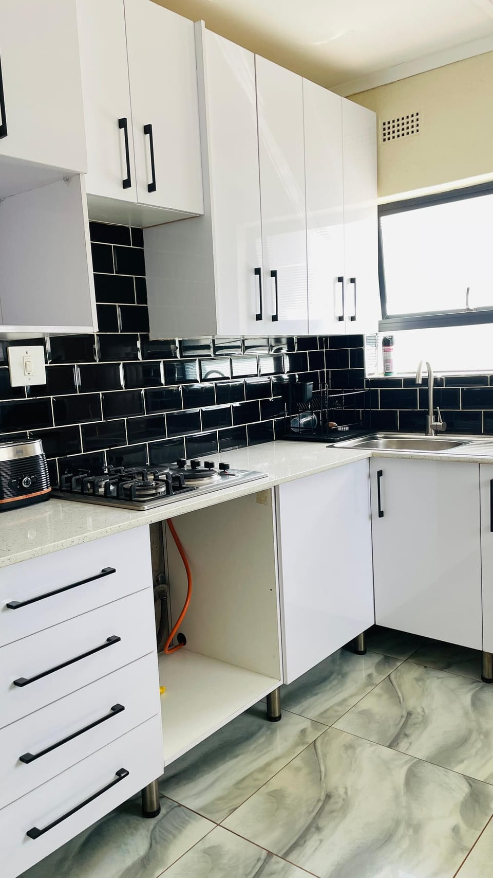 Comfort Villa, Mixed Dorm, Pool View, Poolside | Private kitchen | Mini-fridge, microwave, oven, dishwasher