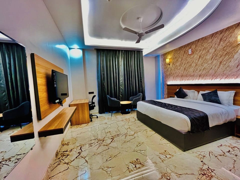 Deluxe Double Room | Free minibar items, individually decorated, individually furnished