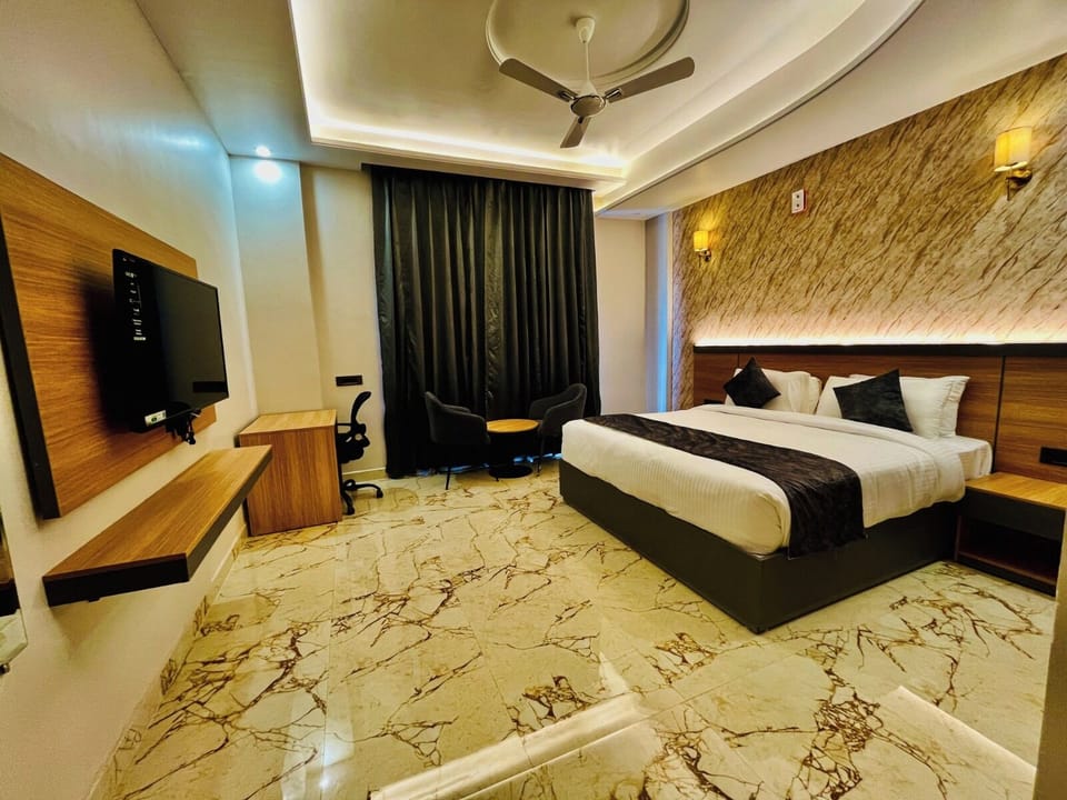 Free minibar items, individually decorated, individually furnished
