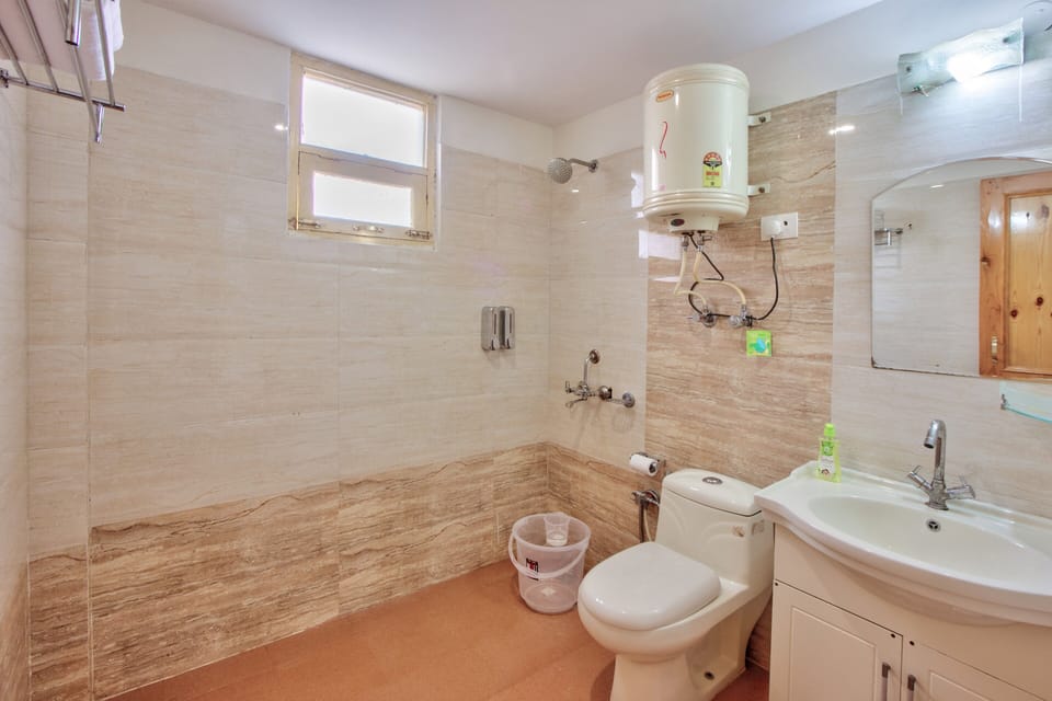 Comfort Double Room, Balcony, Mountain View | Bathroom | Shower, free toiletries, hair dryer, slippers