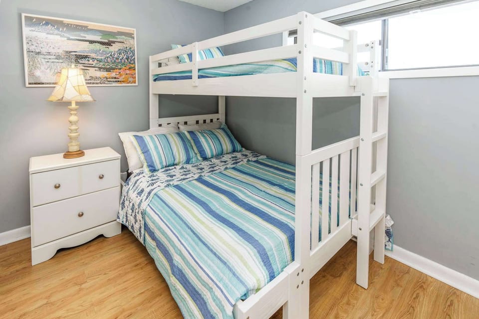 Bunk Bedroom with twin over full bunk bed