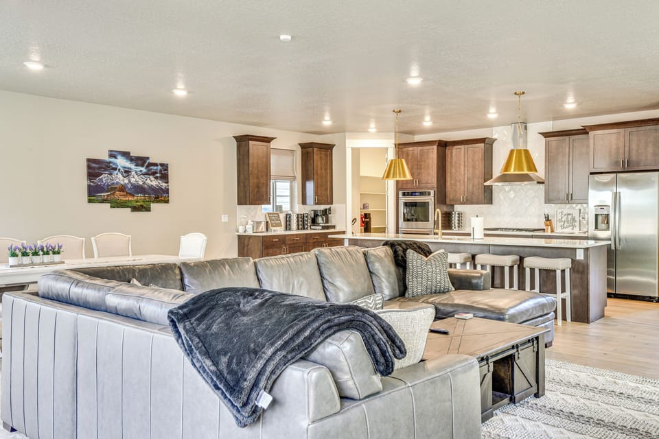 House (5 Bedrooms) | Interior