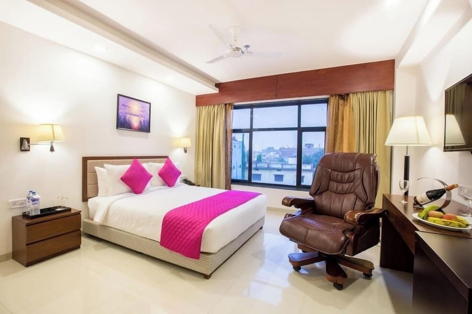 Suite | Free WiFi, bed sheets