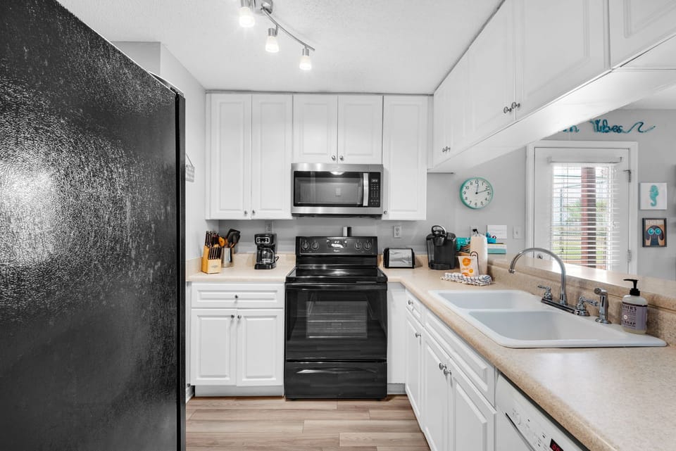 Full kitchen