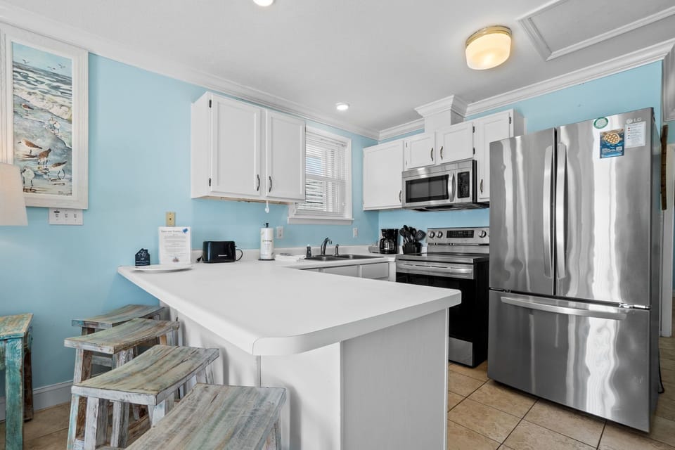 S2 kitchen with bar for dining